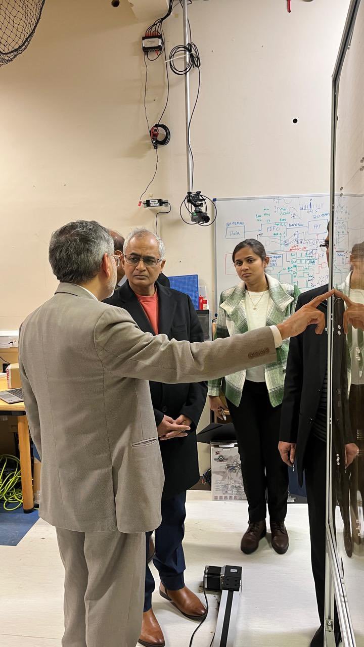 Secretary Telecom, Dr Neeraj Mittal, along with Telecom delegation visited the 6G Centre at the University of Glasgow.