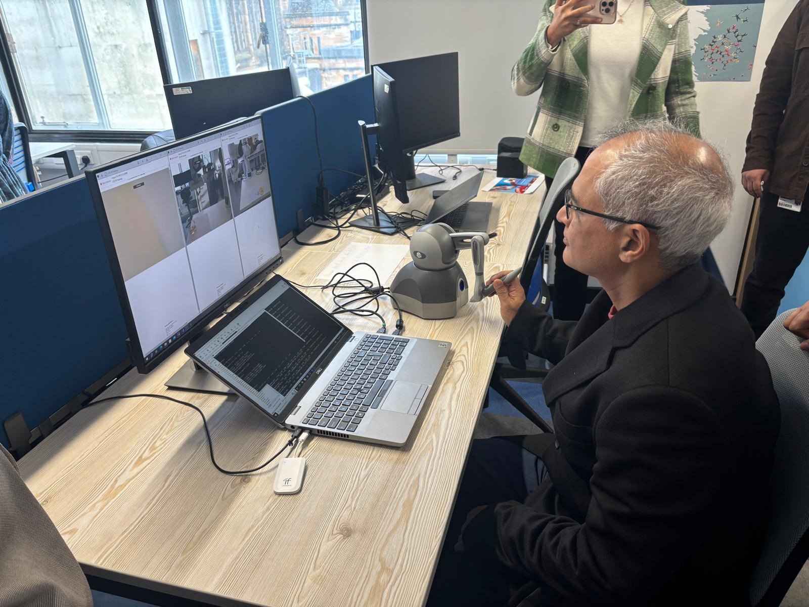Secretary Telecom, Dr Neeraj Mittal, along with Telecom delegation visited the 6G Centre at the University of Glasgow.