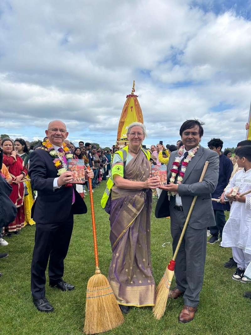 Vice Consul joined the vibrant Rathayatra Festival in Edinburgh.
