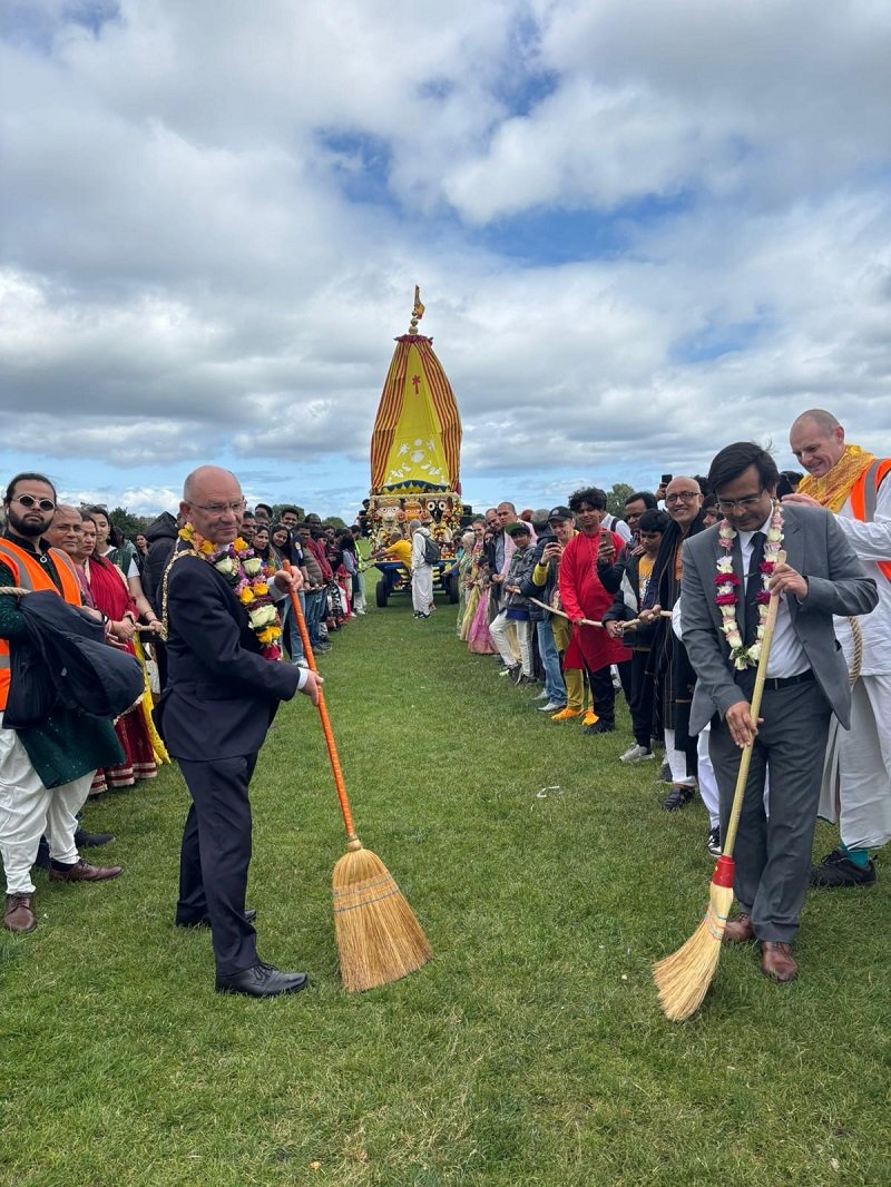 Vice Consul joined the vibrant Rathayatra Festival in Edinburgh.